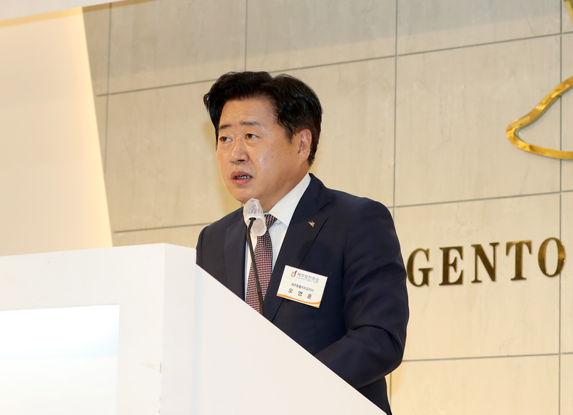 오영훈 제주지사가 지난 12일 제주특별자치도발전포럼 특별강연회에서 제주형 기초자치단체 도입 의지를 재천명하고 있다.
