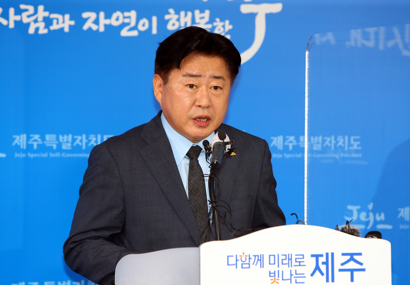오영훈 제주지사가 23일 제주도청 기자실에서 브리핑을 열어 행정시장 임명 관련 입장을 발표하고 있다. 
