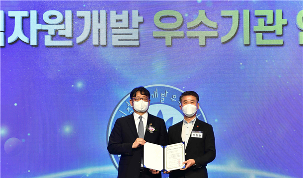 JDC파트너스가 '2022년 인적자원개발 우수기관 인증사업' 민간부문 우수 기업으로 선정됐다.
