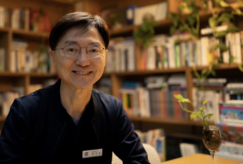 김수오(57) 사진작가.