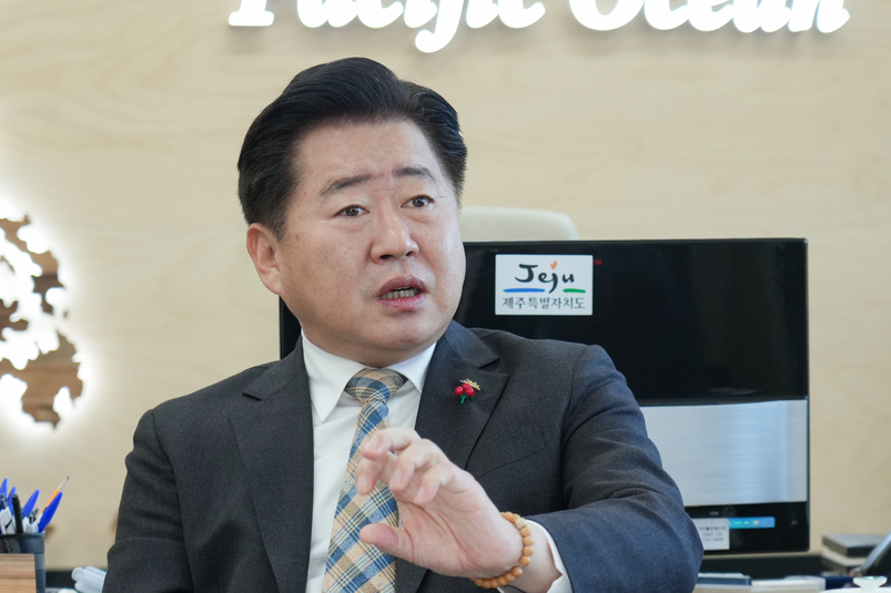 오영훈 제주지사가 12일 오전 집무실에서 열린 도정현안 공유 티타임에서 발언하고 있다. 