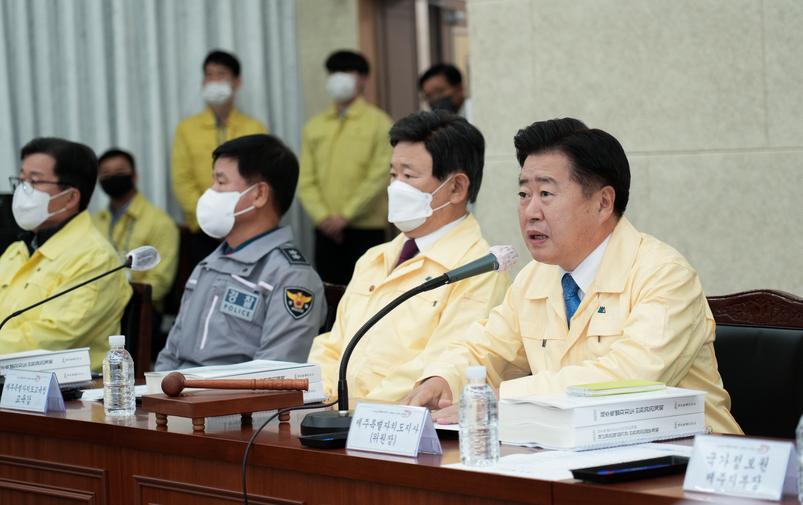 오영훈 제주지사가 13일 제주도청 본관 4층 탐라홀에서 안전관리위원회 및 통합방위협의회 회의에서 발언하고 있다. 