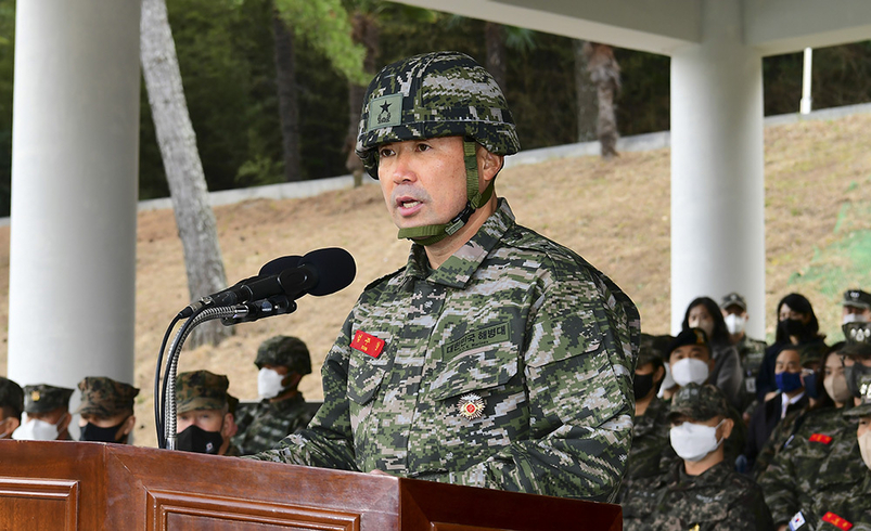 엄주형 신임 여단장이 5일 열린 제6·7대 해병대 제9여단장 이·취임식에서 취임사를 하고 있다. 