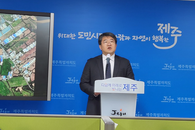 오성익 국토부 공간정보진흥과장이 2일 오후1시 제주도청 3층 기자실에서 세미나 사전브리핑을 갖고 있다. 