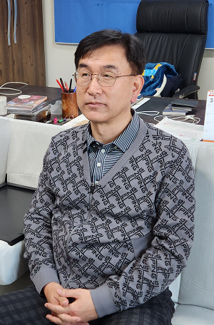 양승운(57) 휴먼컴퍼지트 대표. 