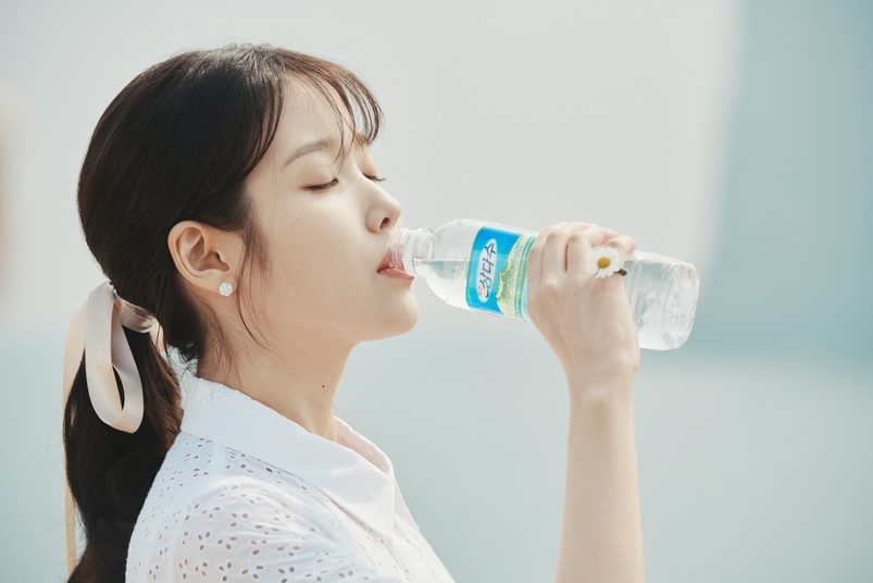 제주삼다수 브랜드 모델 아이유. 
