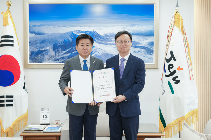 오영훈 제주지사와 박현석 법무특보. 