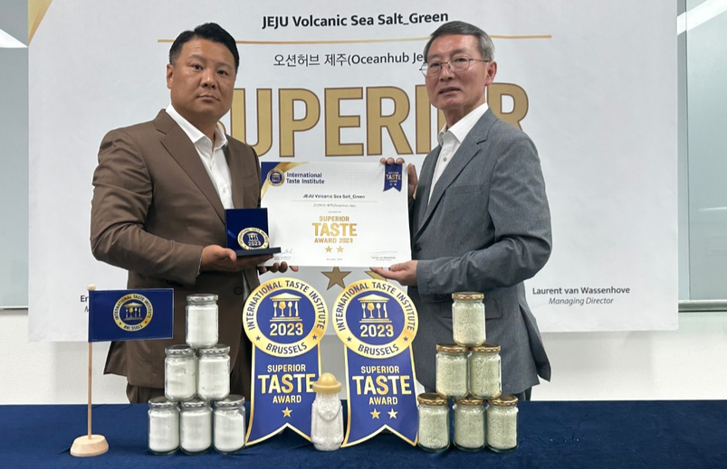 용암해수 두날리엘라 천연기능성 소금이 국제식음료품평회에서 ‘Superior Taste Award’ 2 스타를 획득했다.