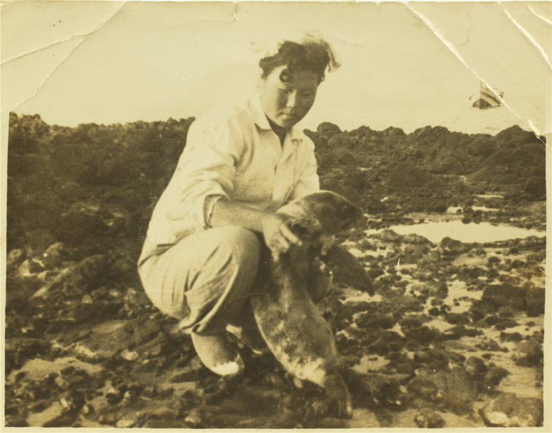 1950년대 말 독도에 물질 나간 제주해녀.