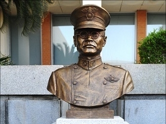 고(故) 문형순 서장 흉상