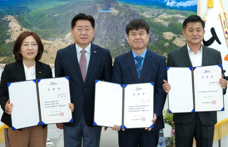 제주도가 개방형 직위에 이혜란 복지가족국장과 이희진 문화예술진흥원장을 임용했다. 