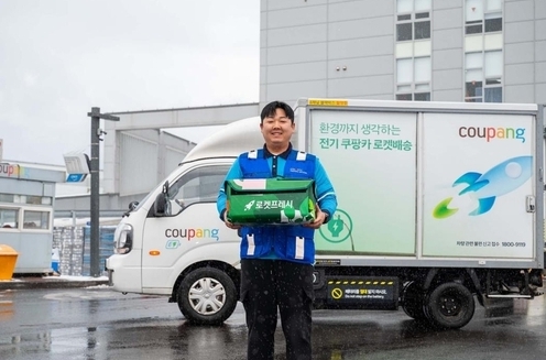 쿠팡이 제주 지역에서 기존에 배송이 어려웠던 신선식품을 대상으로 새벽배송 서비스를 시작한다.
