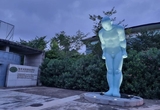 정중하게 인사하는 '그리팅맨' ... 제주국제평화센터 새 명물됐다