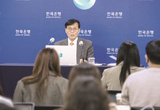 물가잡기냐 경기방어냐, 한은 지혜롭게 선택하길…