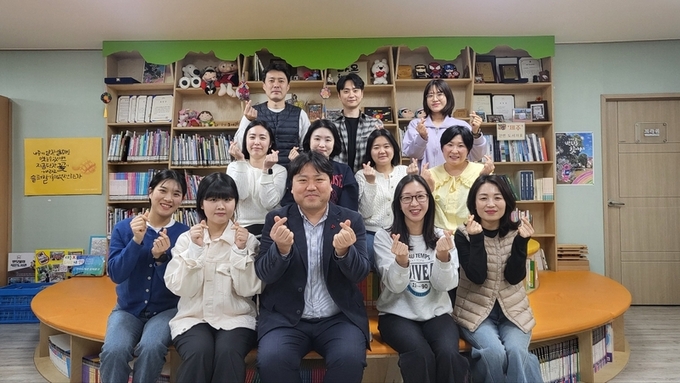 "서류엔 동거인, 마음으론 엄마입니다" ... 혈연 넘어선 또 하나의 가족