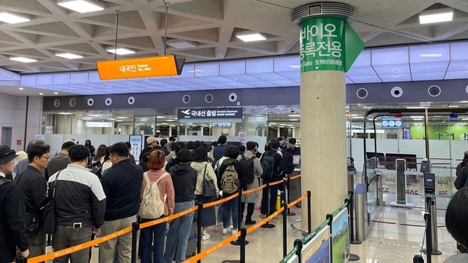 황금연휴 제주공항에 52만명 북적인다 … 제주공항, '한계 시험대'