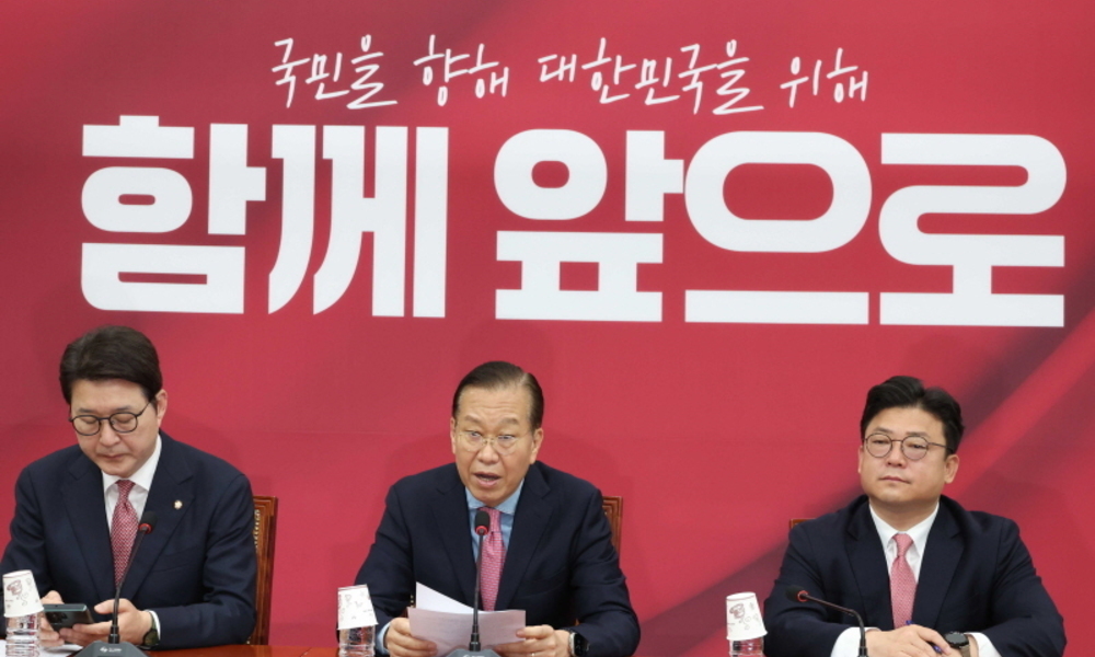 파면당한 대통령 호위했던 그분들의 ‘망상’