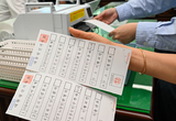 <2보> 사전투표소서 소란·폭행한 60대 ... 경찰 조사