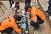 성산일출봉 정상서 뇌경색 증세 … 60대 관광객 헬기로 긴급 이송