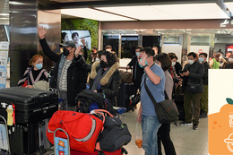 제주 단체관광객, 공항 도착 즉시 ‘탐나는전’ 받는다