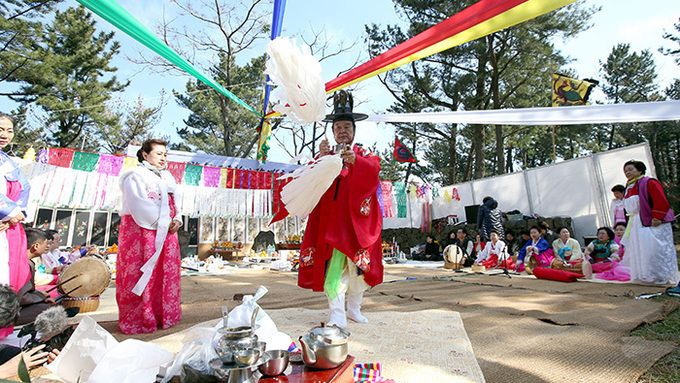 실생활서 자취 감춘 제주 토속신앙 ... 신화·전설 등 스토리만