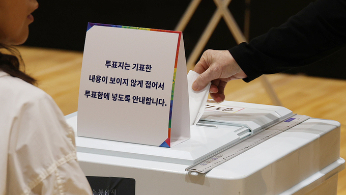 언론인의 투표참관인 자격 시비한 그날, 무슨 일 벌어졌나?