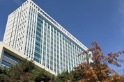 "작동되나 궁금해서" … 제주공항 활주로서 비상구 손댄 60대, 집행유예