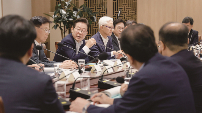 “절박한 상황” AI만으론 부족 … 李 정부, 규제 풀고 재원 마련해야