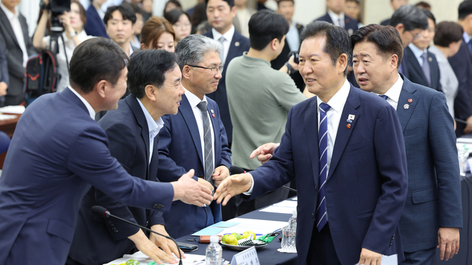 정청래, '잠들지 않는 남도' 부르며 제주4·3 아픔 공감 … 제주 전폭 지원 약속