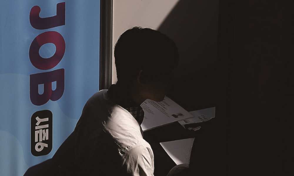 李 정부, 정년 연장 앞서 ‘쉬는 30대’ 일자리 만들어야