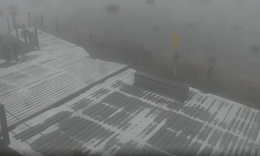 제주 한라산에 올가을 첫눈 … 20일까지 1∼5㎝ 눈 더 내린다