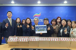 신성여고 학부모, 손뜨개 동백꽃 1000송이 4‧3평화재단 기탁