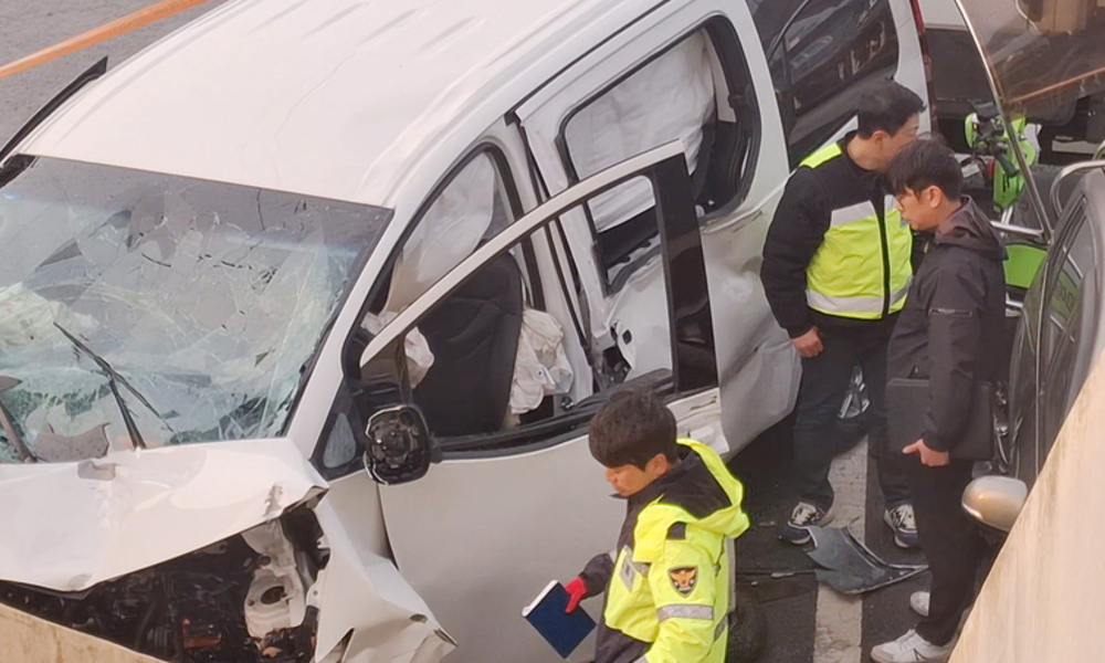 <종합>우도 돌진 운전자 긴급체포 … CCTV분석 경찰 "브레이크등 안켜져"