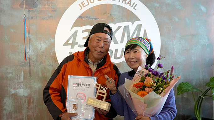 3번의 암도 이겨내고 제주 올레길 첫 100회 완주 … "지구 한 바퀴"