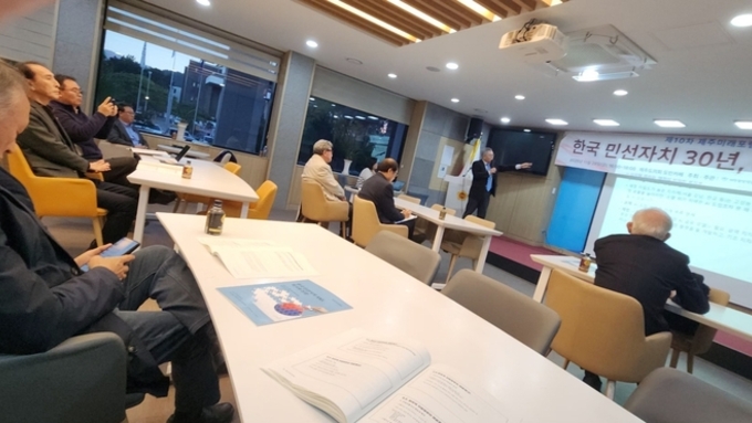 "민선 자치는 민주주의의 제도적 완성 ... 생활자치 괴리는 문제"