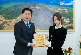 가수 겸 유튜버 김뭉먕, 제주도 홍보대사 이름 올렸다