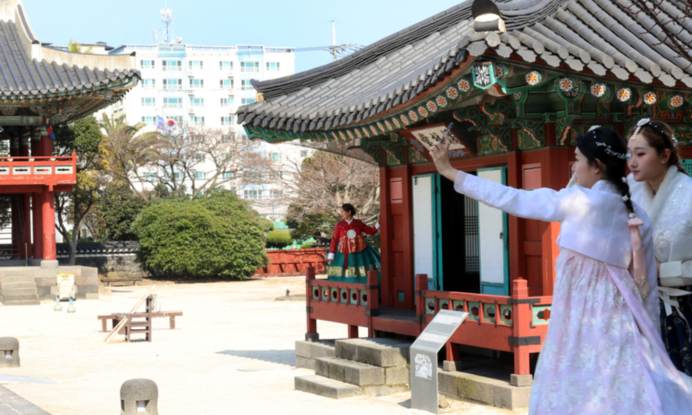 4년 연속 1300만명대 방어한 제주 .... 외국관광객이 분위기 바꿨다