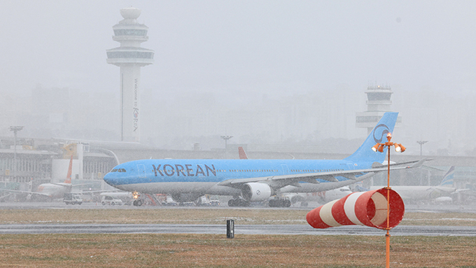 새해 벽두 제주서 눈길 사고로 13명 중경상 … 항공편 결항 잇따라
