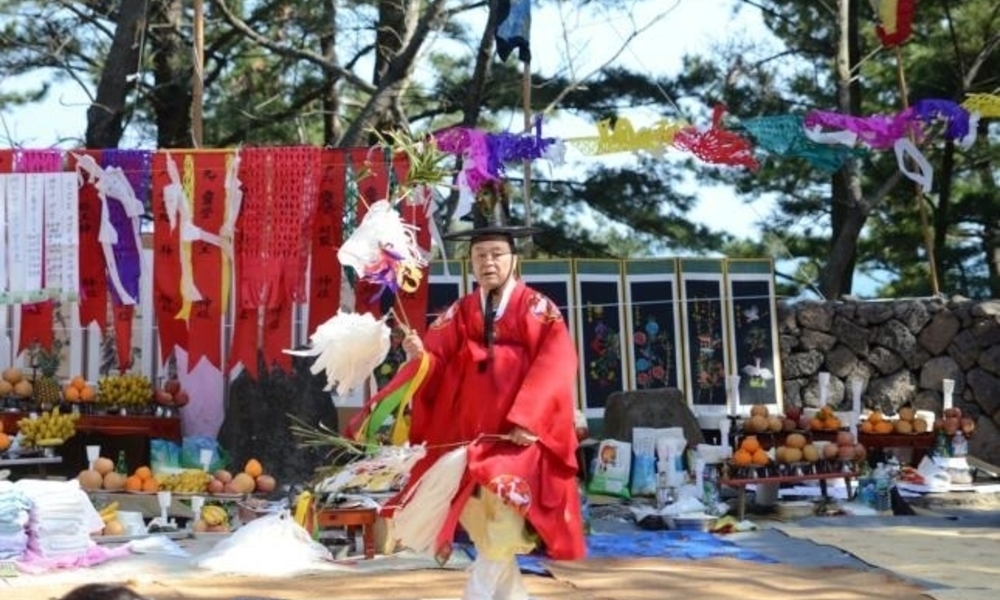 "제주는 지금은 용왕님과 만나는 시간" ... '해녀굿' 21일부터 봉행