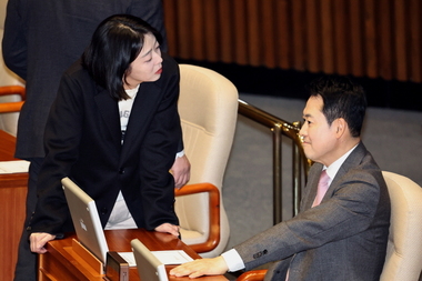 여야끼리 진영끼리 … 참 딱한 그들의 사생결단