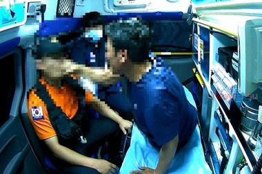 구조 현장서 폭행까지 ... 도 넘은 행태에 소방당국 "무관용 대응"