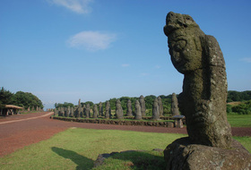 해학적인 돌하르방 ... 영혼 위로하는 동자석