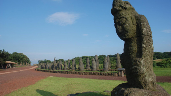 해학적인 돌하르방 ... 영혼 위로하는 동자석