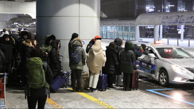제주공항 발 묶인 체류객? 긴급택시 500대 출동한다