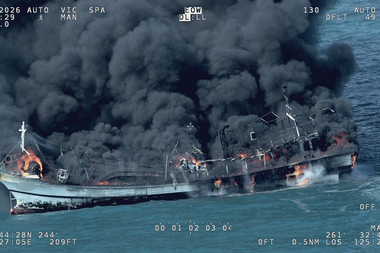 제주 해상서 어선 화재,FRP 선박 가연성에 진화 난항 ... "2명 실종"