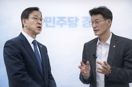 위성곤 “토론 나오라” vs 문대림 “부실 공약 해명하라” ... 결선 앞두고 충돌 격화