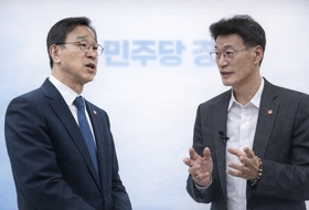 "사퇴하라" vs "토론도 거부?"... 결선 앞둔 민주당 제주지사 경선 '전면전'