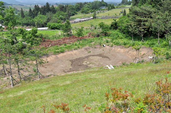 물웅덩이 수준의 저류조.