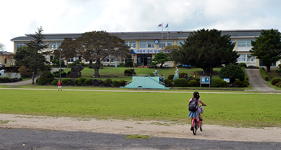 제주 서귀포시 성산읍 수산1리에 위치한 수산초등학교. 내년이면 분교가 된다.