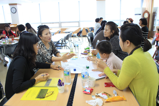 위탁부모 교육이 지난 22일 제주여성인력개발센터에서 열렸다.